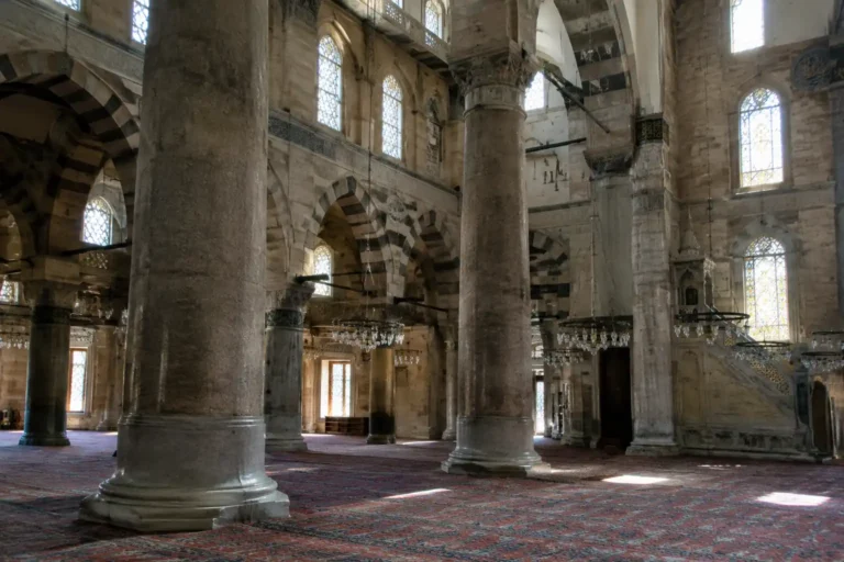 Ayasofya-i Kebir Cami-i Şerifi’nde Tarihî Restorasyon Süreci Titizlikle İlerliyor